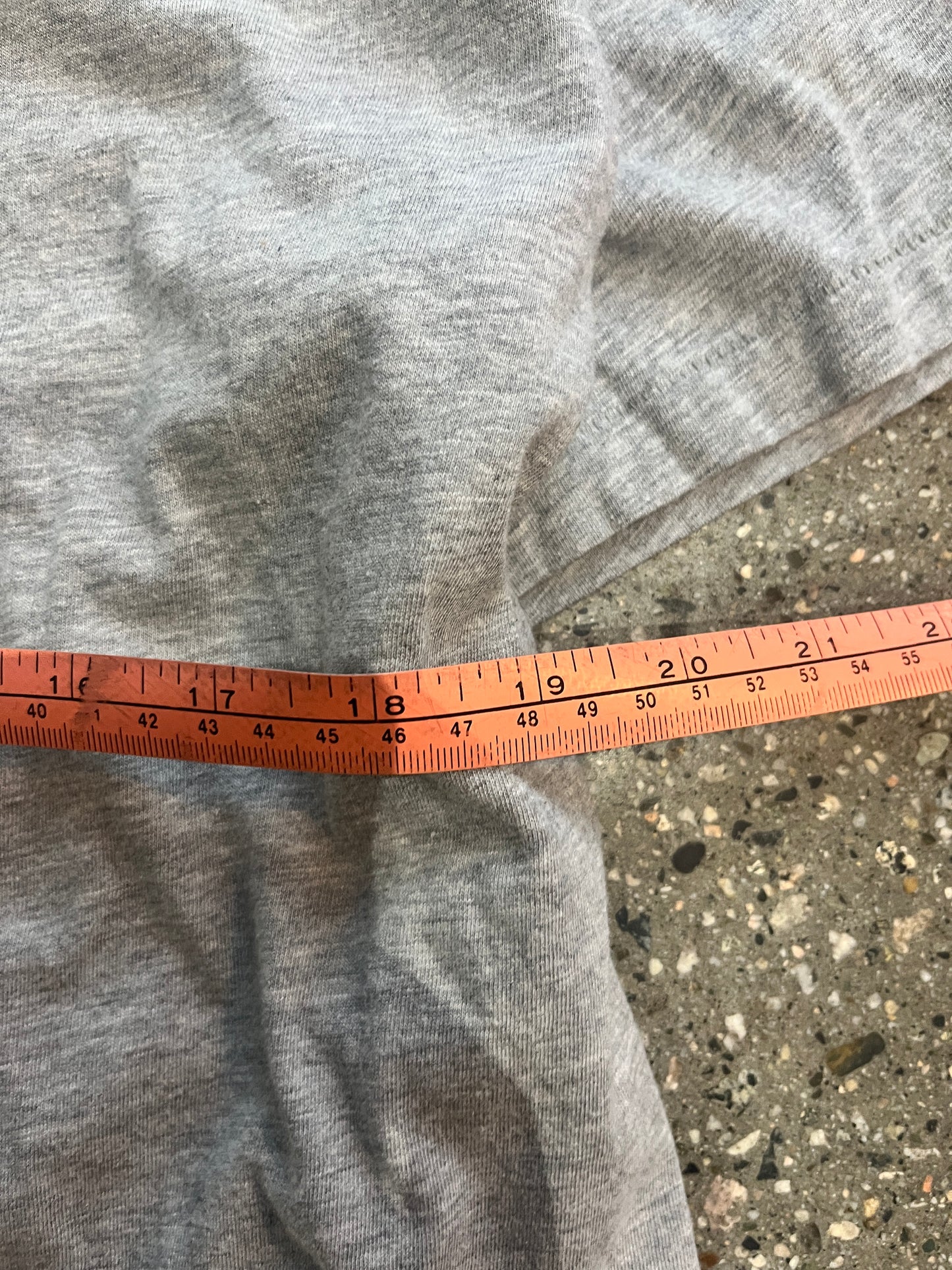(XL) Akimbo Chain Peeker Blank Tee Grey