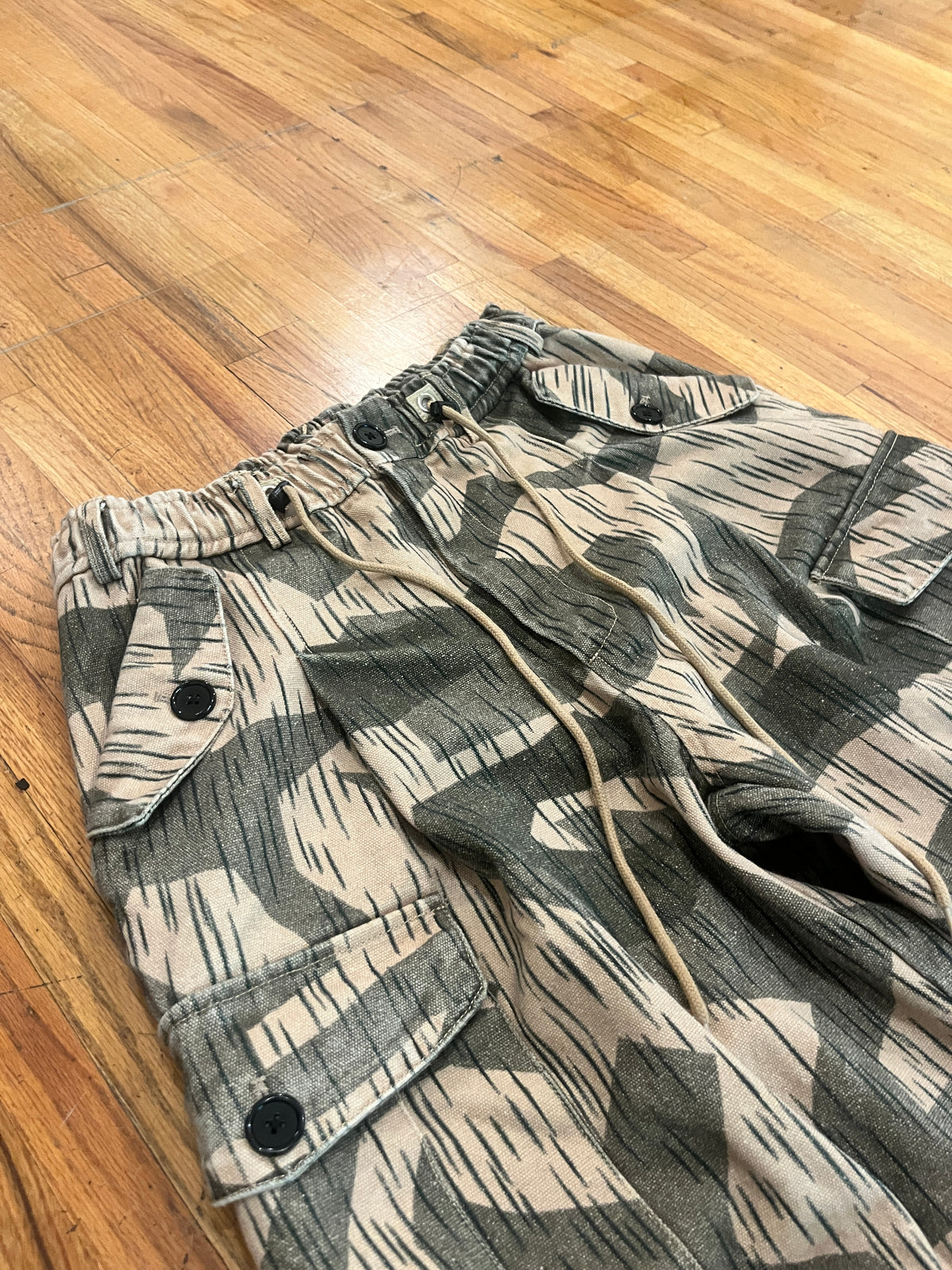 (S- M) Adidems Asteriks Camo Twill Balloon Cargo Pants