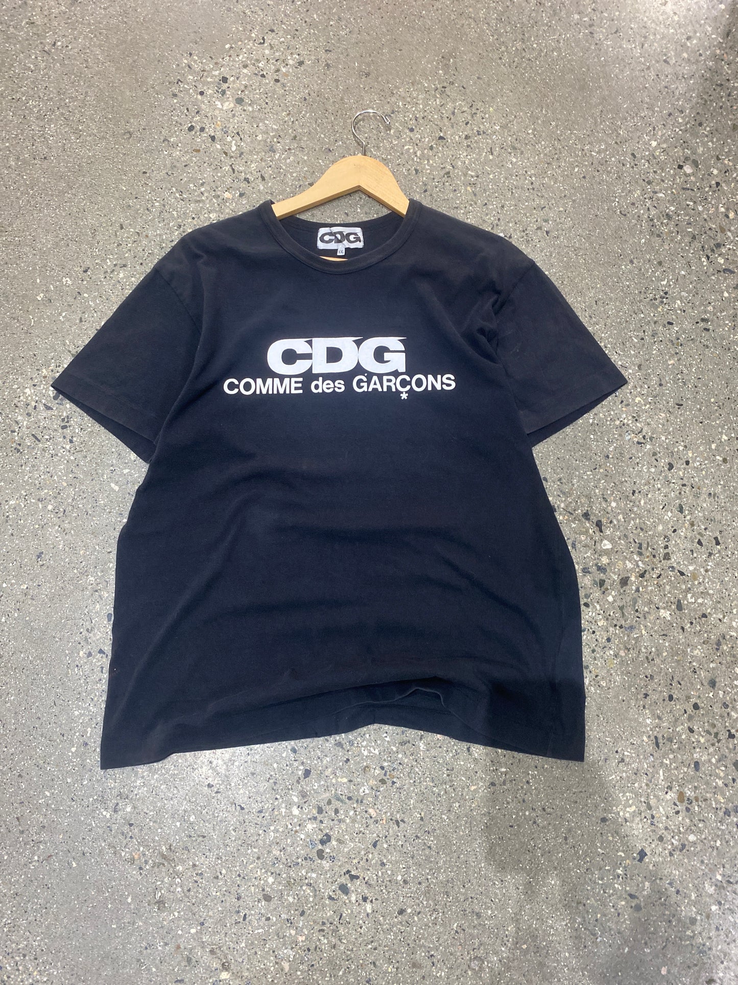 (XL/2X) CDG SCRIPT TEE