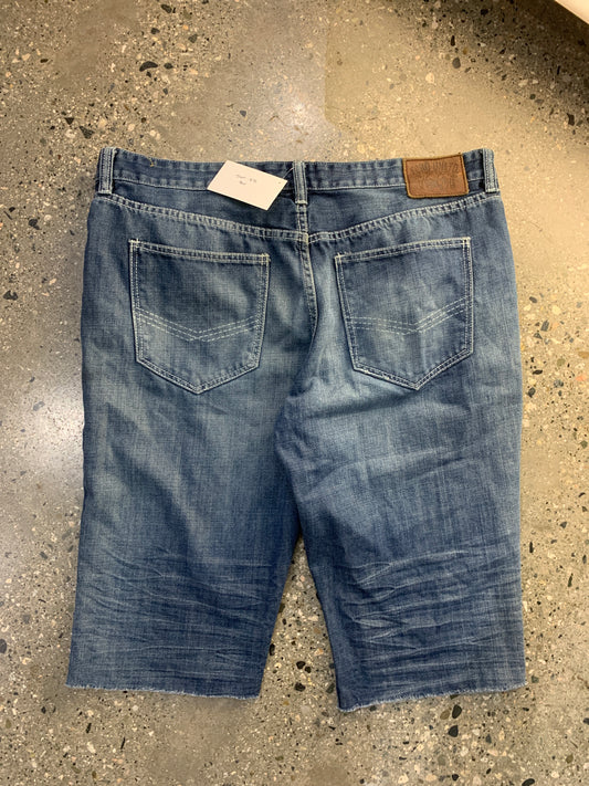 S109 - 38W Ecko Unlimited Cutoffs