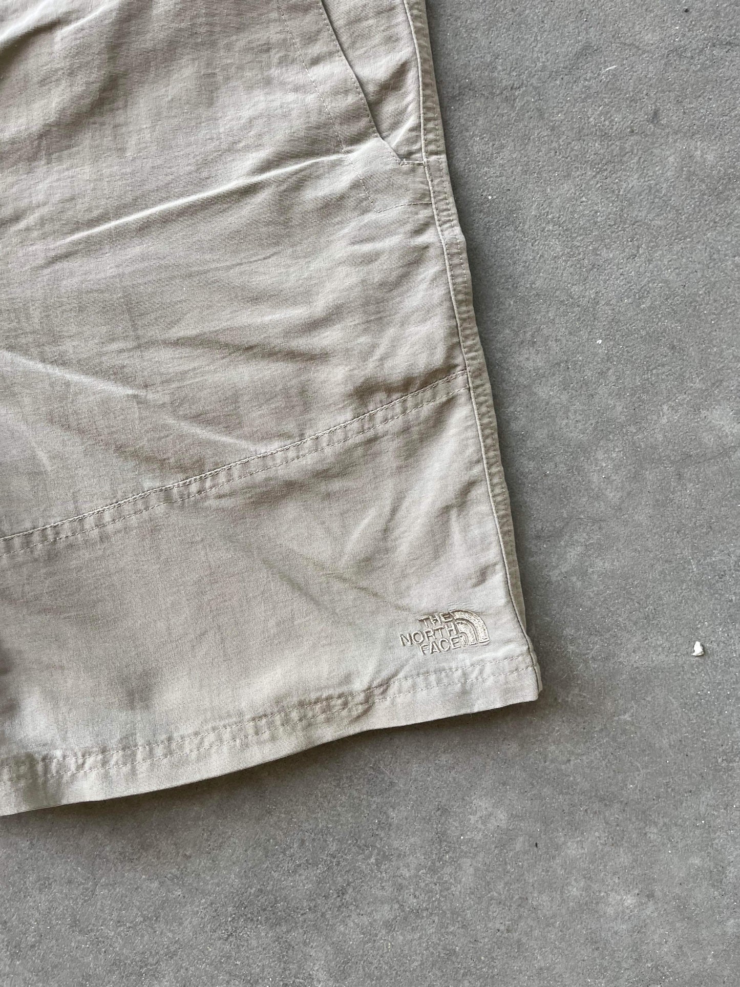 (32”) The North Face Nylon Shorts