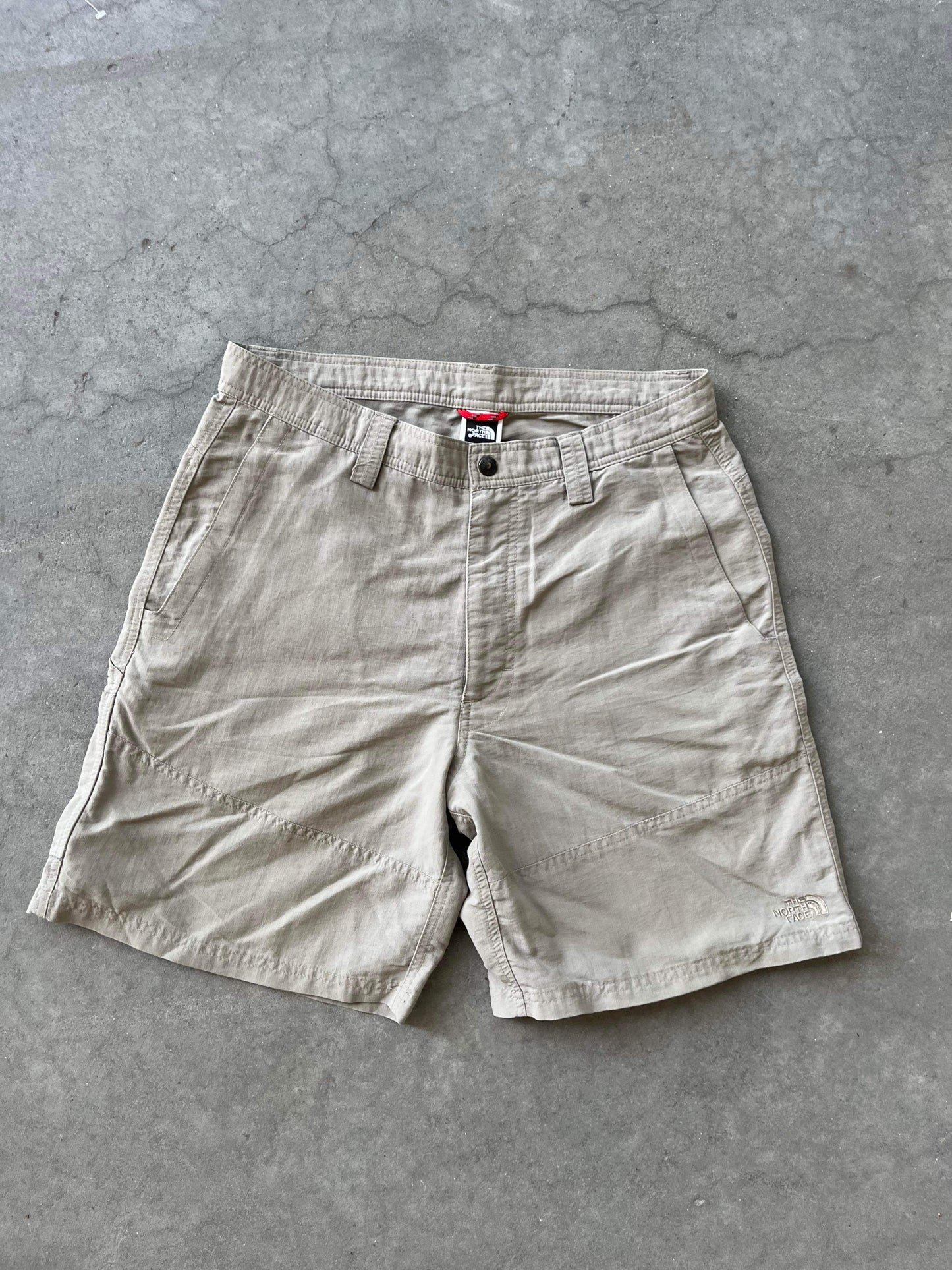 (32”) The North Face Nylon Shorts