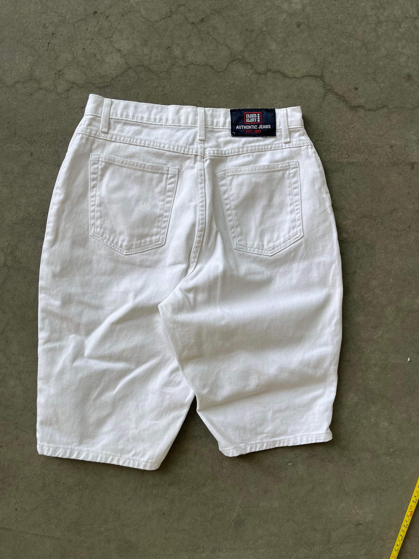 (28”) Faded Glory White Jorts