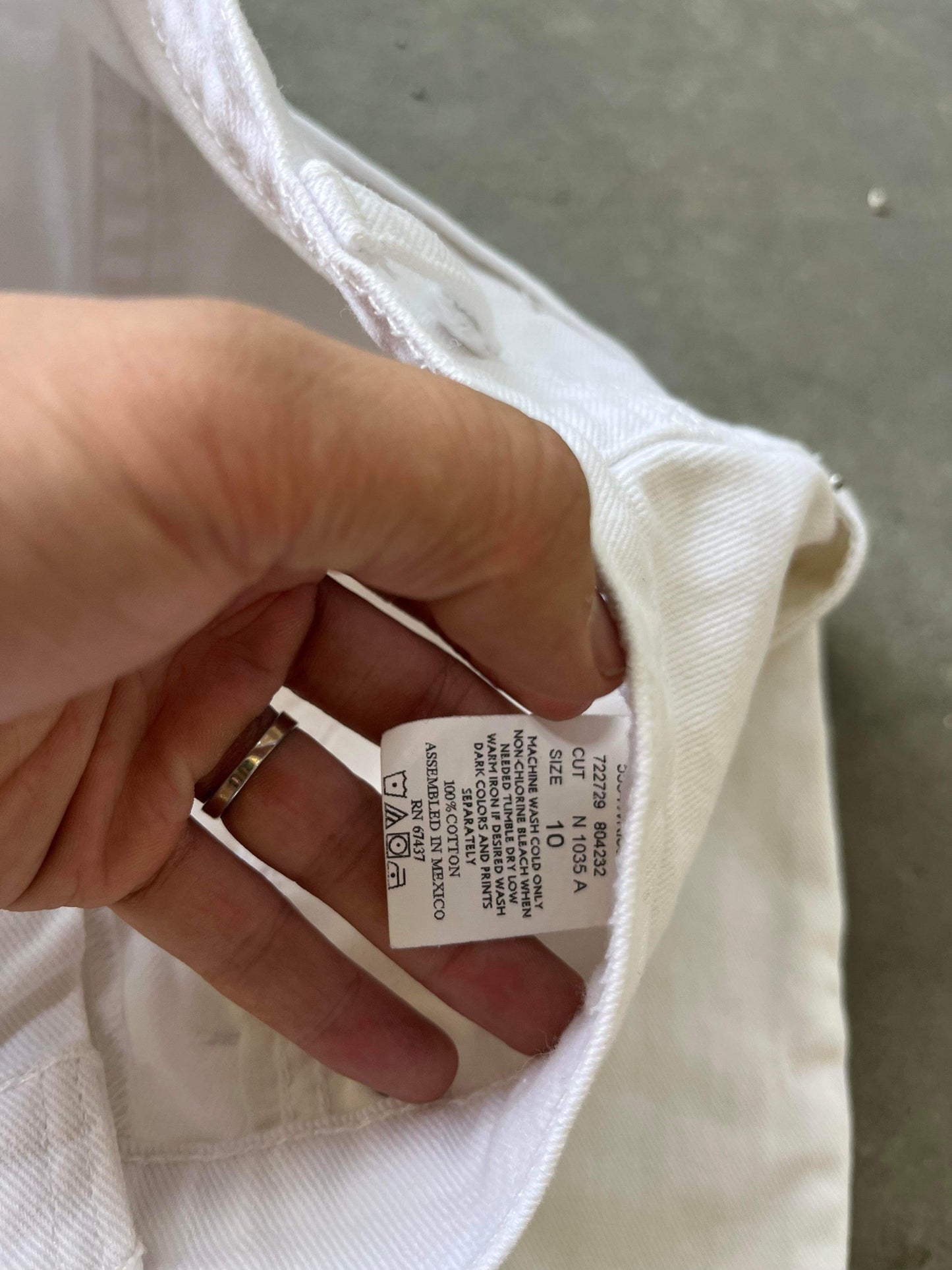 (28”) Faded Glory White Jorts