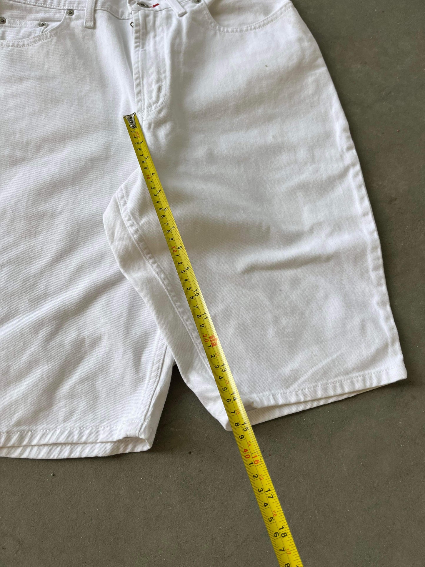 (28”) Faded Glory White Jorts