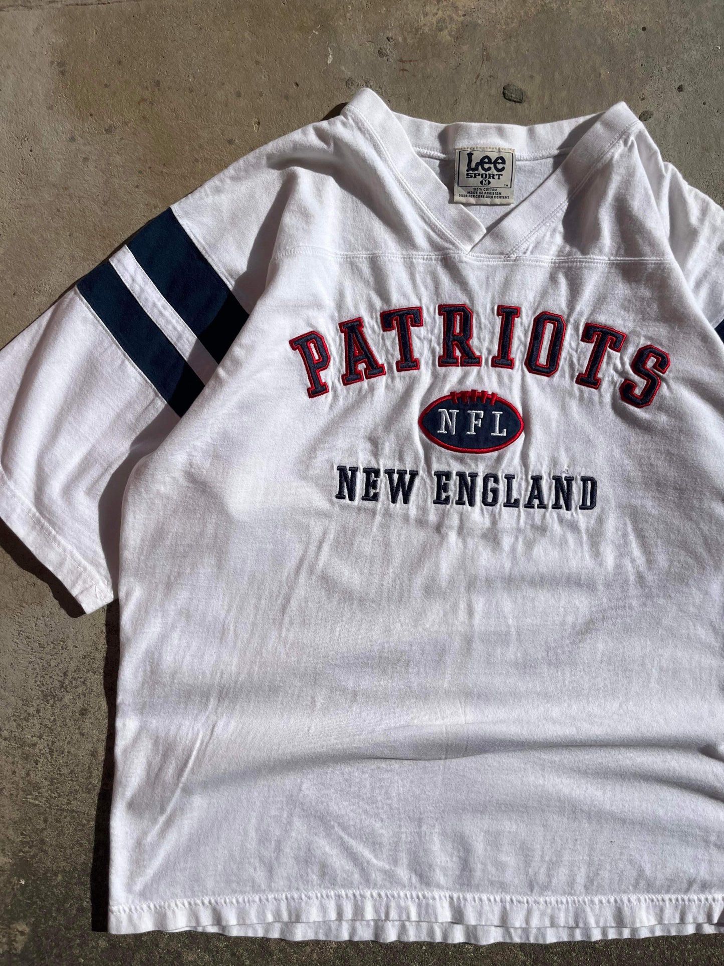 (M/L) Vintage Lee New England Patriots V Neck Tee