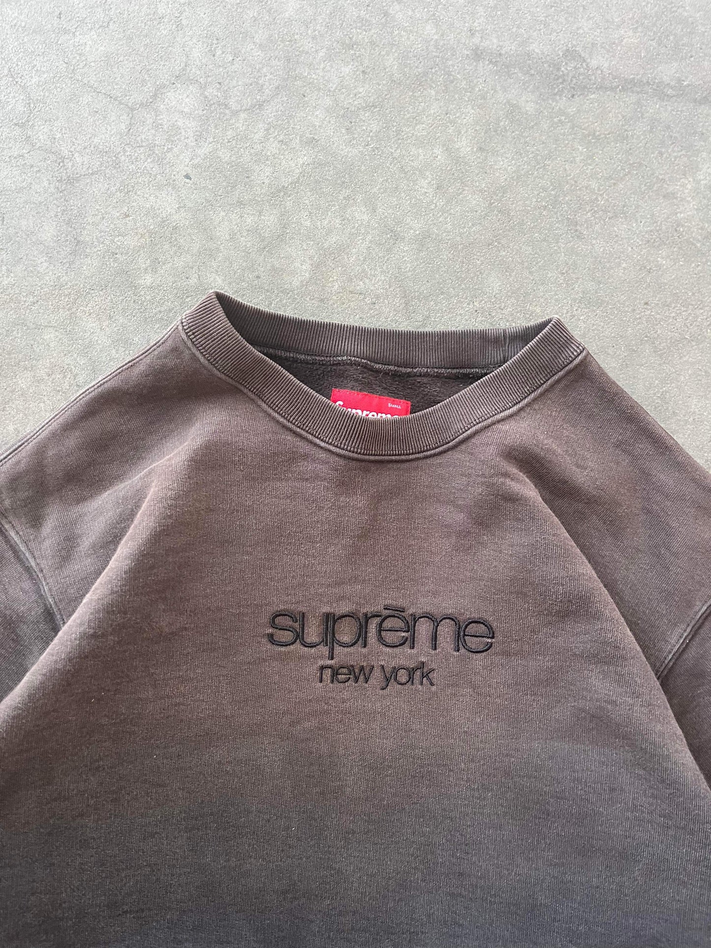 (S) Sunfaded Supreme Script Crewneck