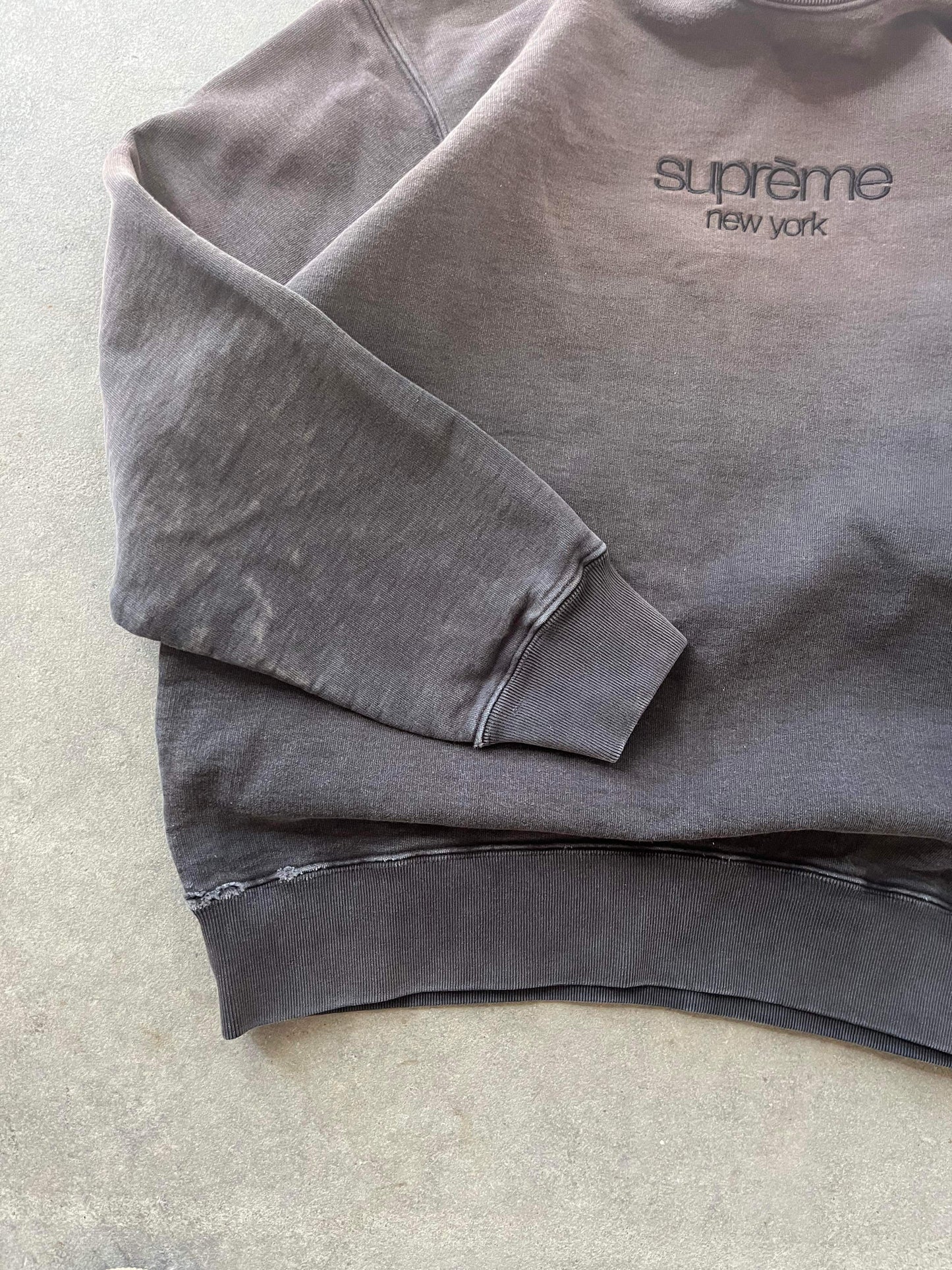 (S) Sunfaded Supreme Script Crewneck