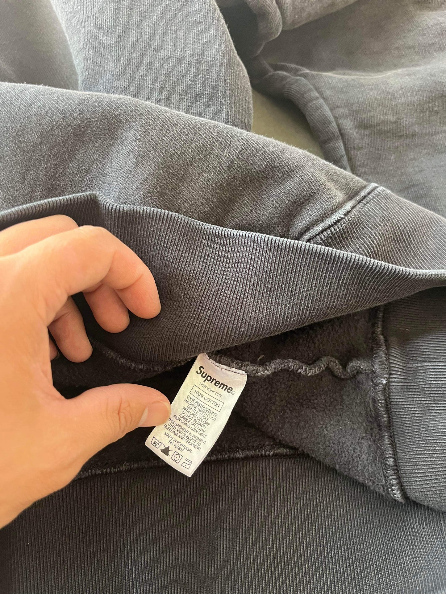 (S) Sunfaded Supreme Script Crewneck