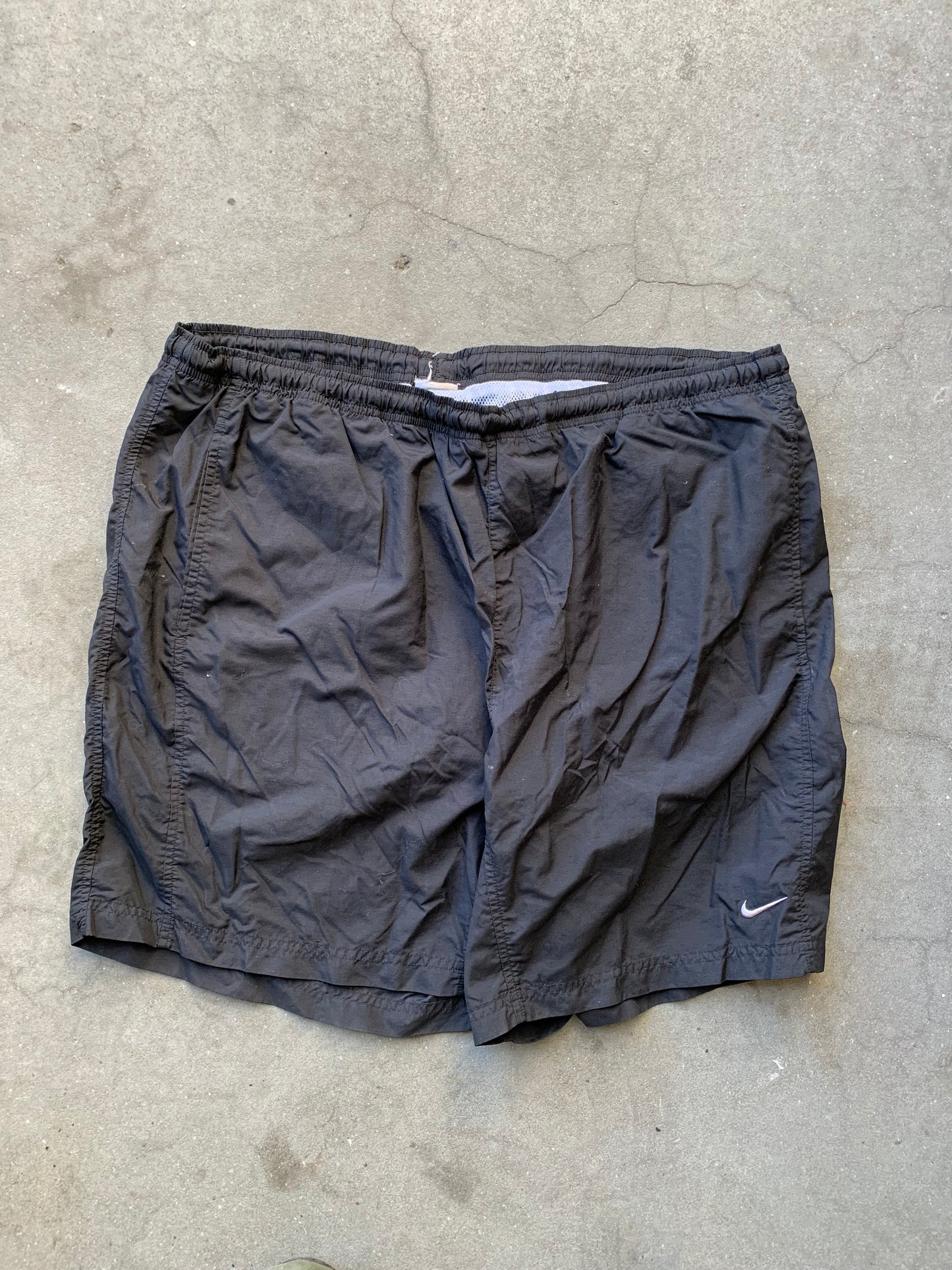 (38”) 00’s Nike Windbreaker Shorts