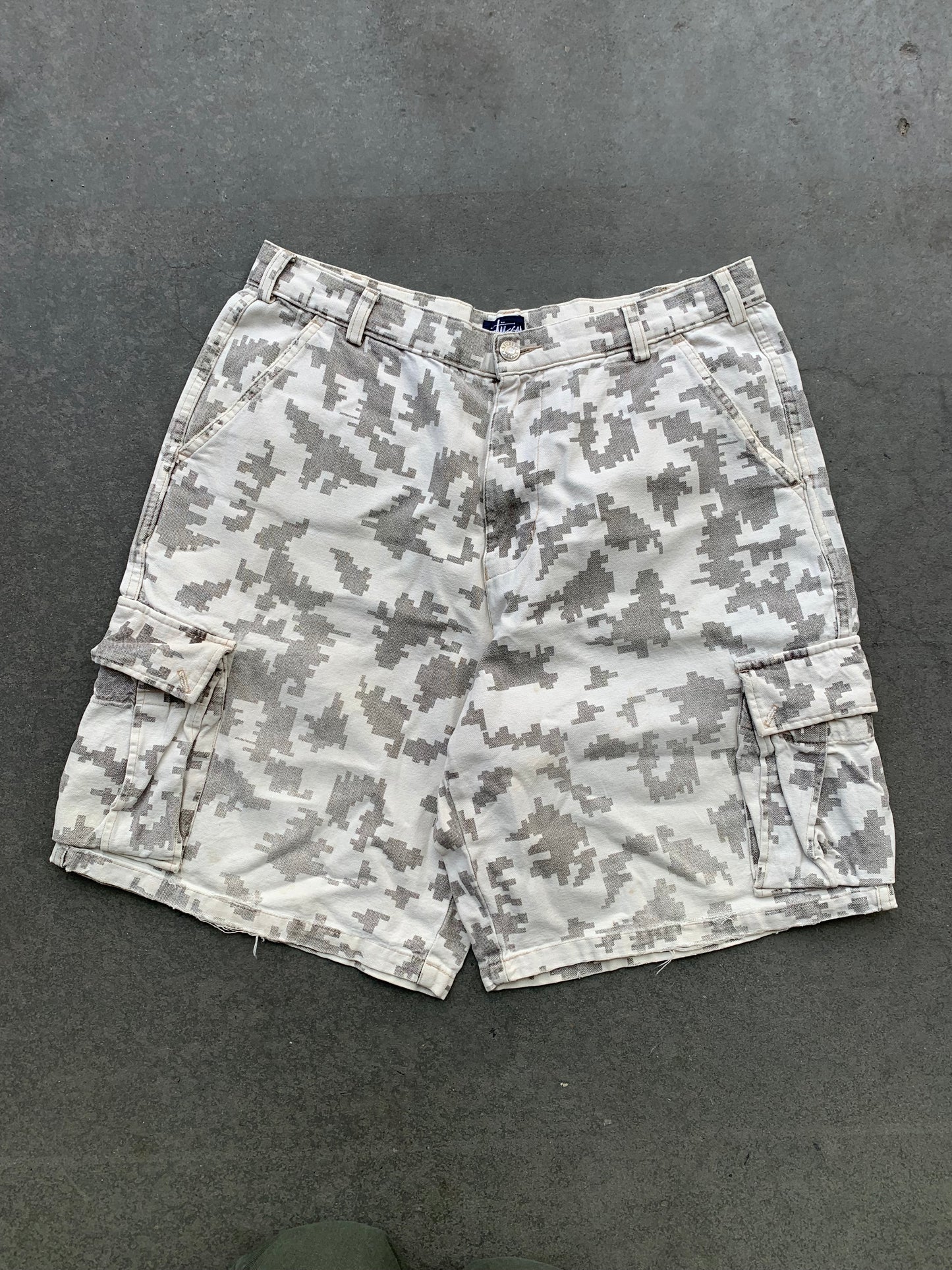 (34”) 90’s Stussy Digi Camo Cargo Shorts