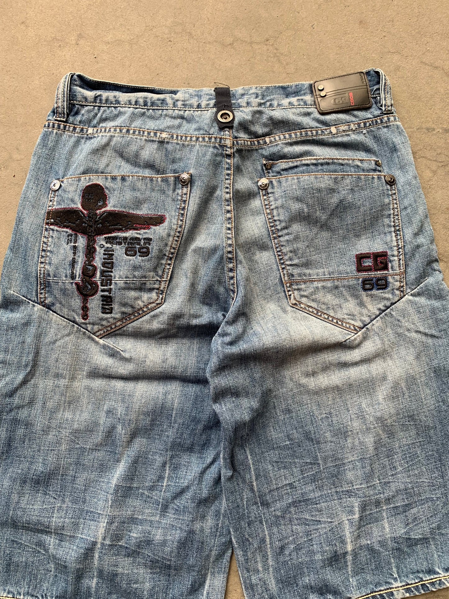 (36”) Y2K Coogi Baggy Jorts