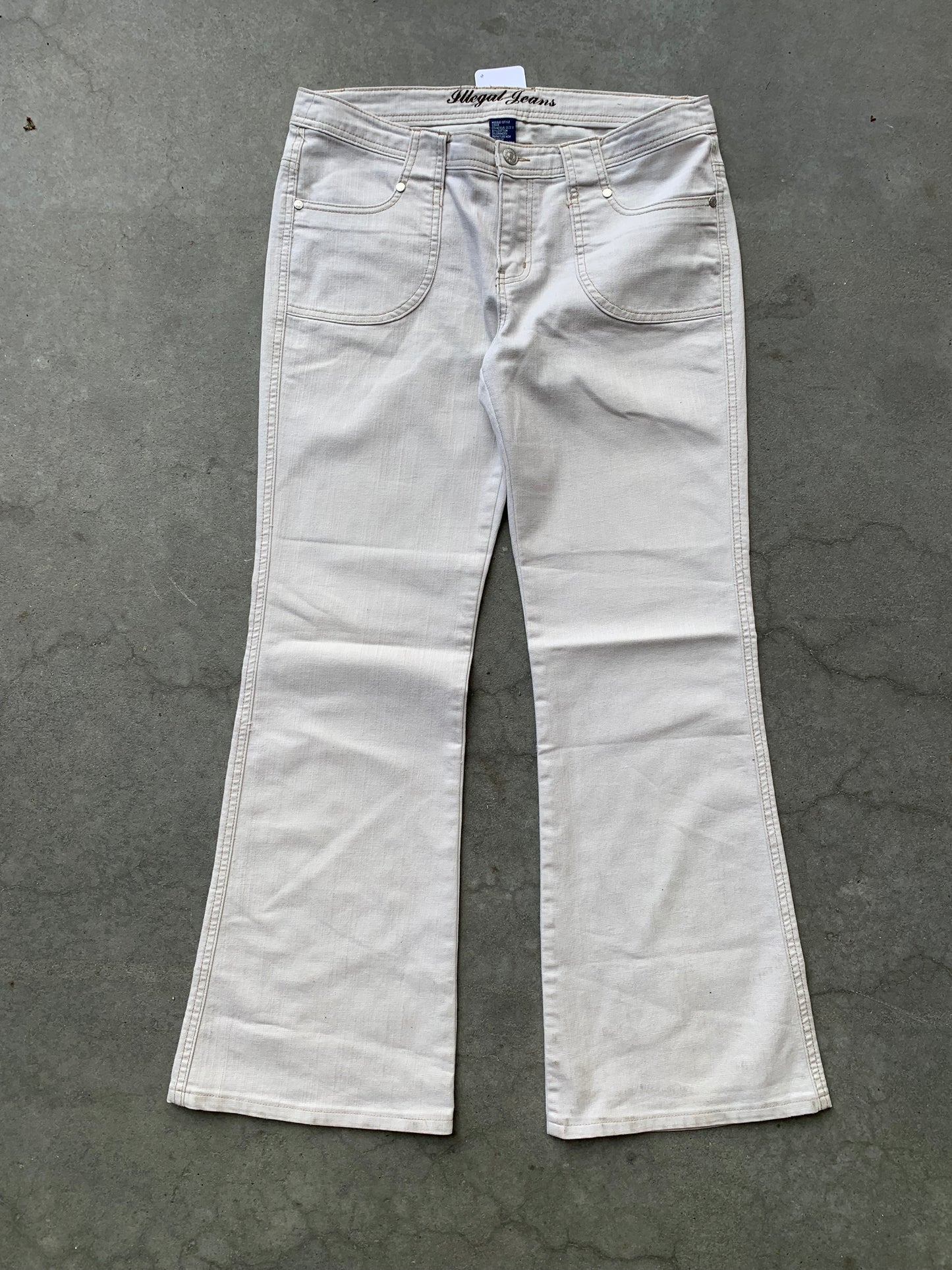 (34”) 00’s Flared Illegal Jeans