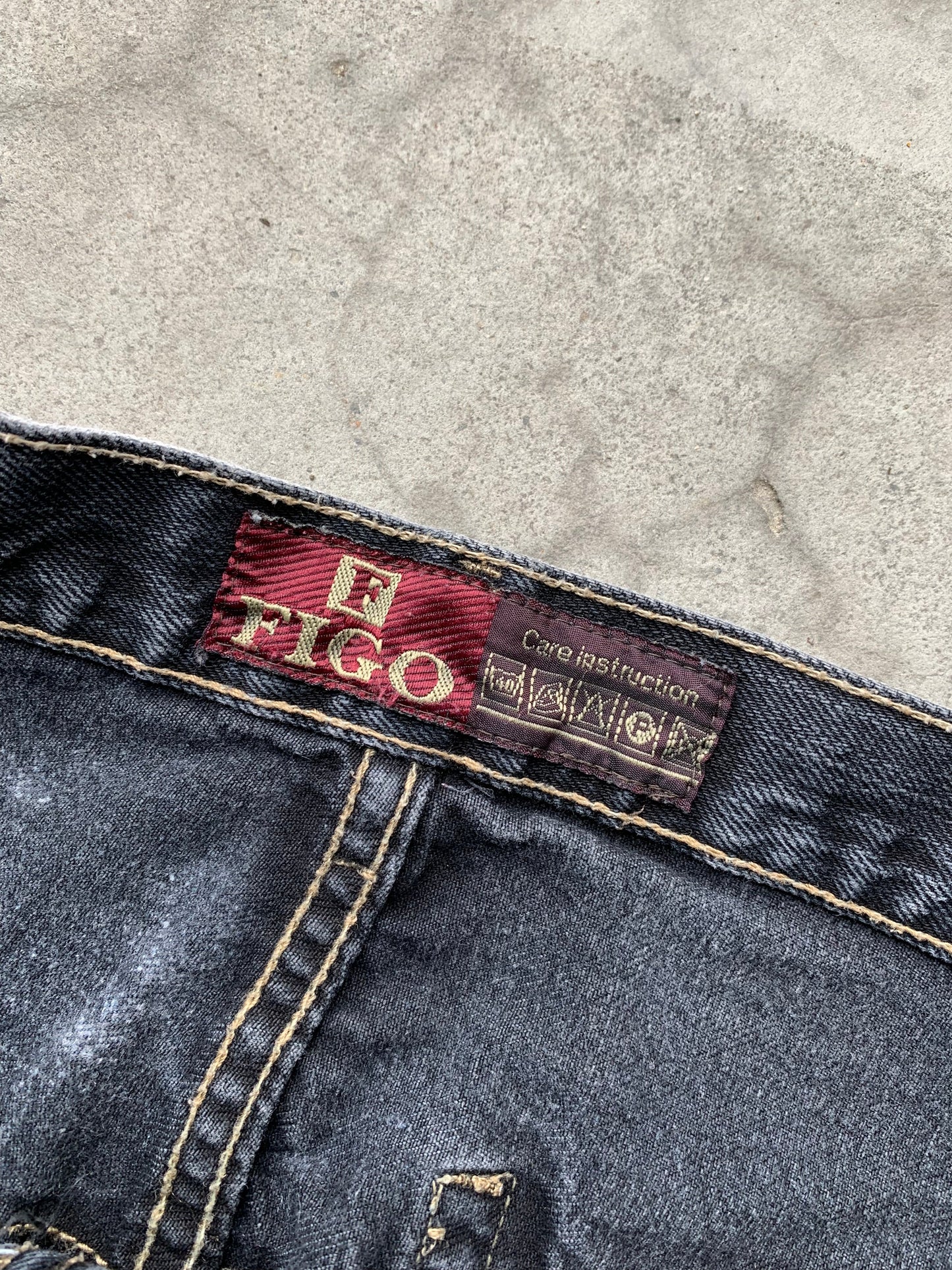 (32”) Garment Dyed Distressed Baggy Figo Jeans