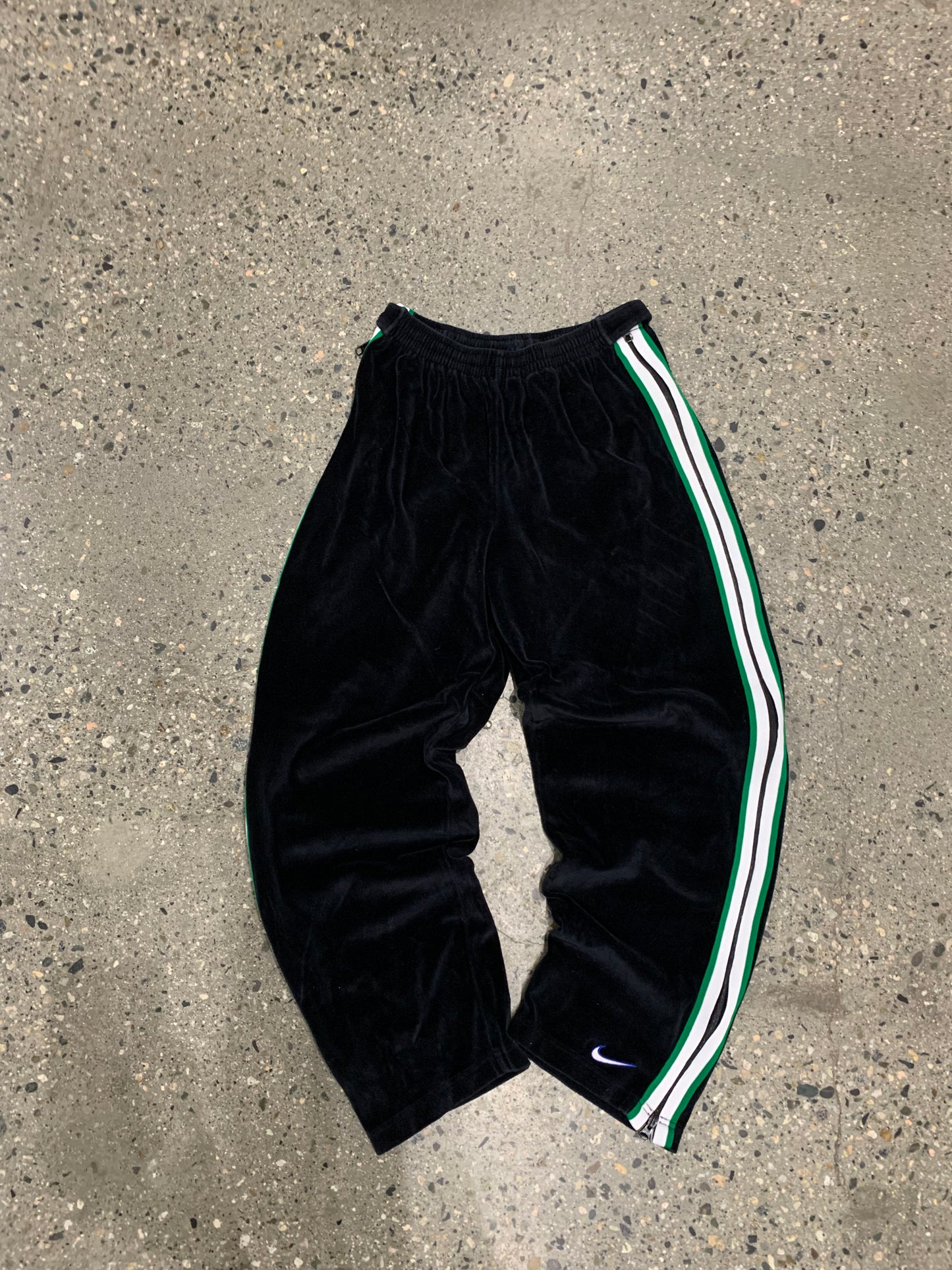 (28”) 80s/90s Nike Velour Swoosh Pants