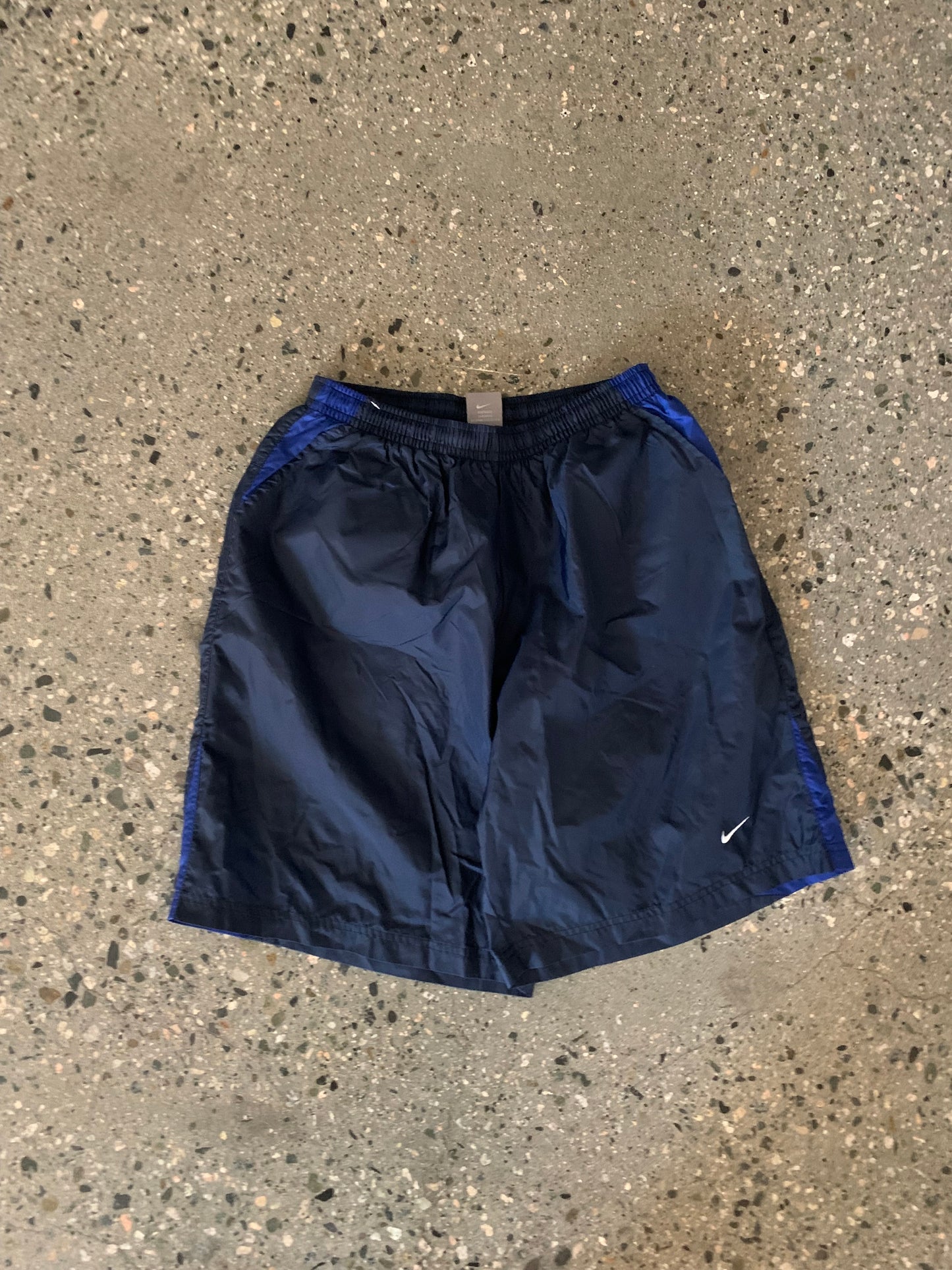 (26-28”) 2000s Nike Windbreaker Shorts