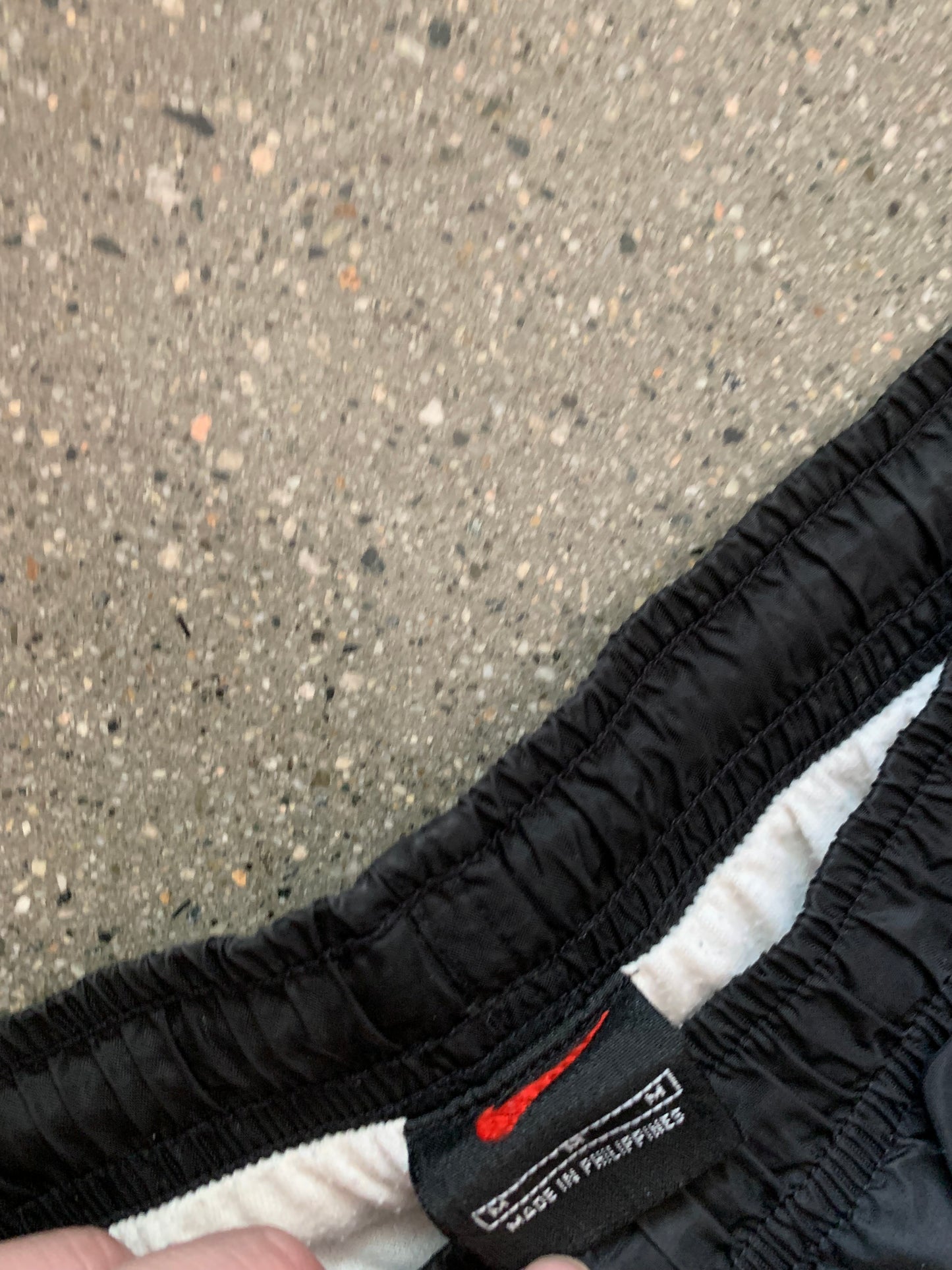 (32”) 90’s Nike Windbreaker Pants
