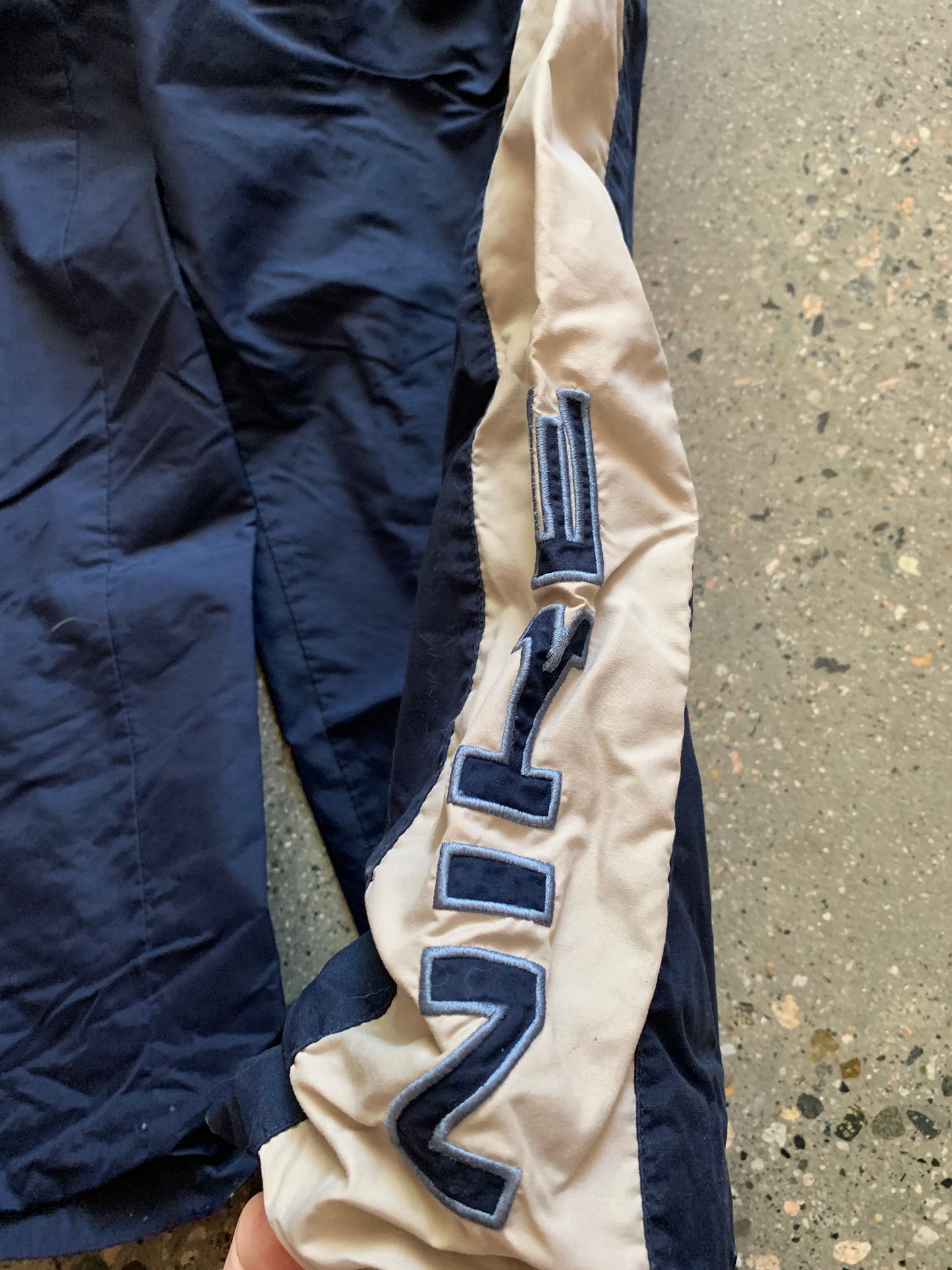 (34”) 00’s Nike Script Windbreaker Pants