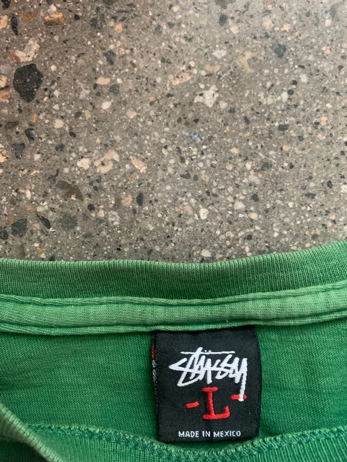 (L) Mid 2000s Stussy Spellout