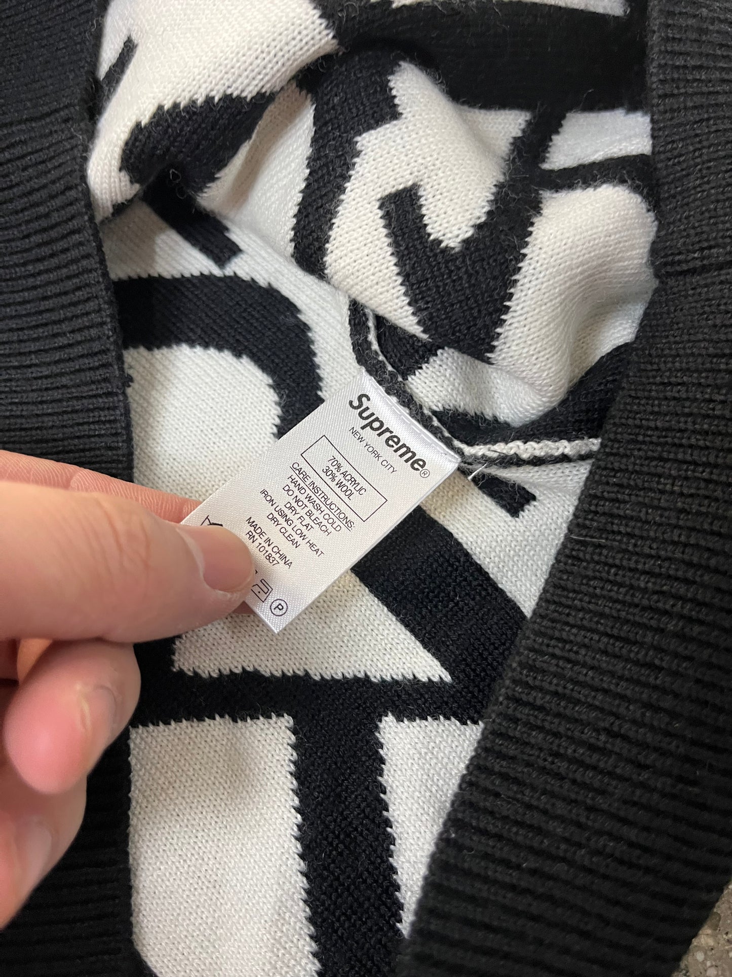 (L) Supreme  F*CK Knitted Sweater
